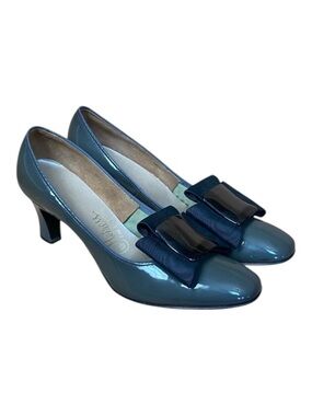 Heiress Vintage Womens Patent Leather Gray Heeled Pumps With Bow